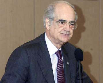 Ανοιξε τις πύλες της η έκθεση πολιτικού βιβλίου στη Στοά του Βιβλίου