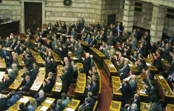 Στην Ολομέλεια της Βουλής την Τρίτη το επαγγελματικό ασυμβίβαστο των βουλευτών
