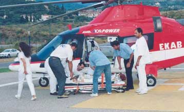 Νοτιοδυτικά της Ικαρίας εντοπίστηκαν συντρίμμια του ελικοπτέρου του ΕΚΑΒ