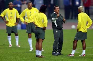 Ο πλανήτης παίζει… μπάλα με 24 φιλικά την Τετάρτη