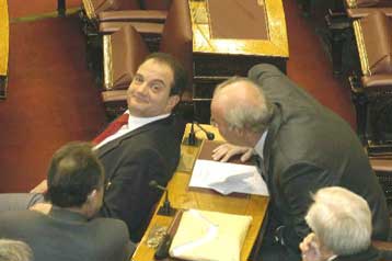 Αντιπαραθέσεις και αλληλοκατηγορίες στη συζήτηση του ν/σ για το επαγγελματικό ασυμβίβαστο