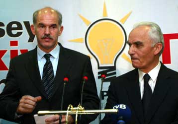 Σε διάλογο για το θέμα της ασφάλειας στην Κύπρο κάλεσε τον Γ.Γιακίς ο Γ.Παπανδρέου