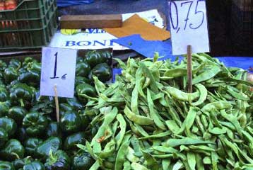 Στο 1,8 δισ. ευρώ ο παράνομος τζίρος στις λαϊκές αγορές