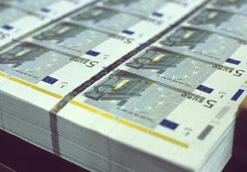 Υποχωρεί το δολάριο, καθώς ενισχύεται ο κίνδυνος πολέμου στο Ιράκ