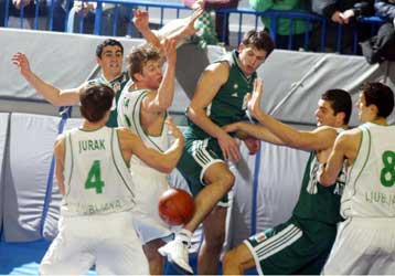 Πρωτιά για τον Παναθηναϊκό, πρόκριση για τον Ολυμπιακό