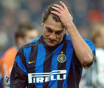 Ήττα για την Ίντερ που απειλείται από Γιούβε και Μίλαν