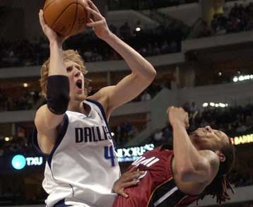 Τις 40 νίκες έφτασαν οι Μάβερικς, επικρατώντας και επί των Μαϊάμι Χιτ