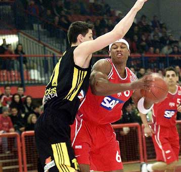 Πήρε το ντέρμπι ο Ολυμπιακός, κράτησε την κορυφή με διαφορά ο ΠΑΟ