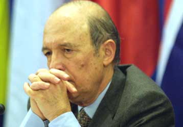 Για την άτυπη Σύνοδο Κορυφής των Βρυξελλών ενημέρωσε Πρόντι και Πάτεν ο Κ.Σημίτης