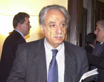 Αν ο Τέως επιλέξει επώνυμο, θα πάρει ελληνικό διαβατήριο, δήλωσε ο Τ.Χυτήρης
