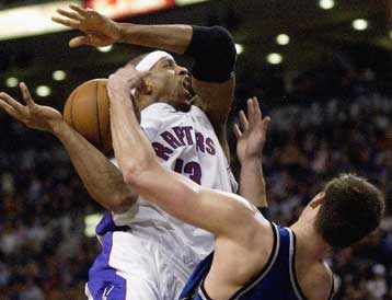 Εκπληκτικές εμφανίσεις Μαλόουν και Γουάλας – Νίκη για Γιούτα Τζαζ και Πίστονς