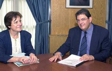 Με προσφυγή στο Ευρωπαϊκό Δικαστήριο απειλεί η Κομισιόν την Ολυμπιακή