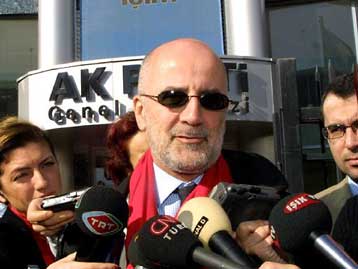 Πιθανή η υποβολή τρίτου σχεδίου Ανάν σύμφωνα με τον Ντε Σότο