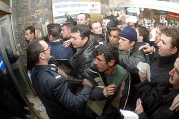 Σειρά ευνοϊκών προτάσεων για τους μετανάστες από την αρμόδια επιτροπή της Βουλής
