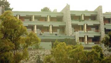 Για κωλυσιεργία κατηγορούν οι ξενοδόχοι το υπουργείο Οικονομικών