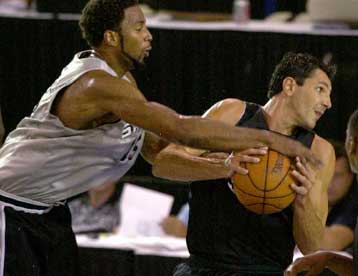 Κάλεσμα σε Ρεντζιά και Τσακαλίδη από την ΕΟΚ για το Ευρωμπάσκετ