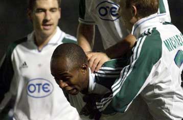 Αγκαλιά με την πρόκριση στους «8» του UEFA ο ΠΑΟ, στην αναμονή η ΑΕΚ
