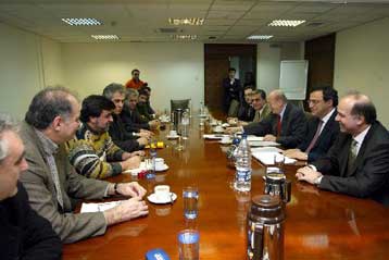 Δύο «ναι» και ένα «όχι» της κυβέρνησης προς την ΑΔΕΔΥ