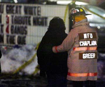 Τουλάχιστον 96 νεκροί και 180 τραυματίες από πυρκαγιά σε νυχτερινό κέντρο των ΗΠΑ