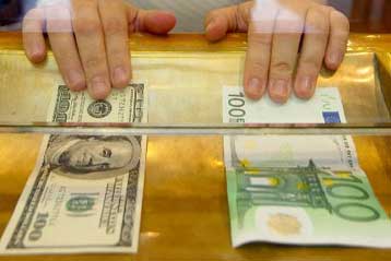 Ενισχύονται ευρώ, πετρέλαιο και χρυσός, καθώς εντείνονται οι ανησυχίες για το Ιράκ