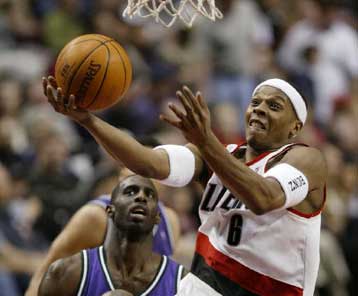 Ο Τιμ Ντάνκαν και η παρέα του ξεπέρασαν και το εμπόδιο της Ιντιάνα