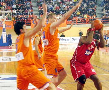 Νίκη στην παράταση για τον Ολυμπιακό στη Λάρισα, εύκολη επικράτηση για τον Ηρακλή