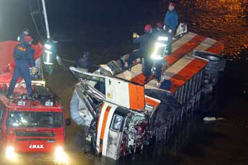 Κατέθεσε ο οδηγός του φορτηγού που προπορευόταν του μοιραίου λεωφορείου