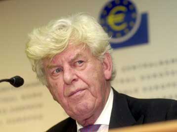 Υποχωρεί το ευρώ μετά το «σήμα» μείωσης των επιτοκίων από τον Βιμ Ντούιζενμπεργκ