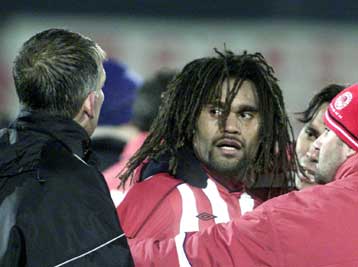 Δημόσια συγγνώμη ζήτησε ο Καρεμπέ για το επεισόδιο στο αγώνα με τον ΠΑΟΚ