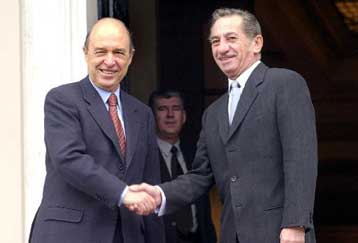 Στενοί οι δεσμοί Ελλάδας – Κύπρου επιβεβαιώνουν Σημίτης και Παπαδόπουλος