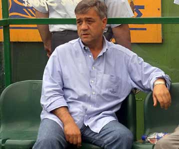 Νέος προπονητής στην Παναχαϊκή ο Γκένας, παραιτήθηκε η 7μελής επιτροπή