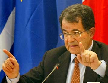 Να ενταθούν οι προσπάθειες επίλυσης του Κυπριακού ζητά ο Ρ.Πρόντι-Στην Κύπρο ο Κ.Ανάν