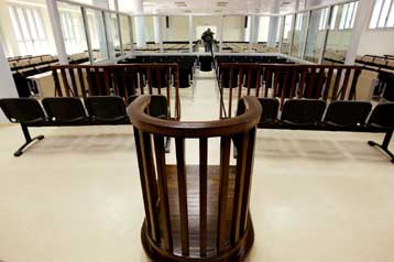 Διαμαρτύρεται ο ΔΣΑ για τις συνθήκες εργασίας των δικηγόρων στη δίκη της 17Ν