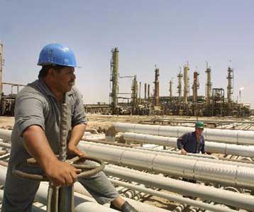 Σε υψηλό 12ετίας το αργό πετρέλαιο έπειτα από την πτώση των αμερικανικών αποθεμάτων