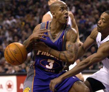 Ηγέτης και σκόρερ ο Μάρμπουρι στην επικράτηση των Σανς μέσα στην έδρα του Μιλγουόκι