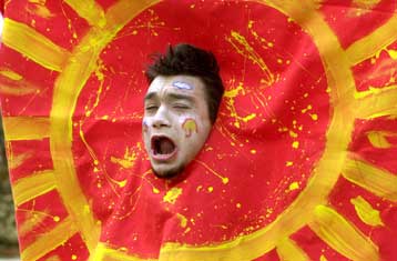 Αποκριάτικες εκδηλώσεις για την Τσικνοπέμπτη σε Αθήνα και Θεσσαλονίκη