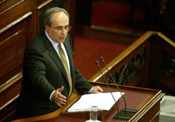 Η κυβέρνηση να ταχθεί με σαφήνεια κατά του πολέμου στο Ιράκ, ζητά ο Ν.Κωνσταντόπουλος