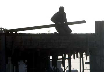 Με δύο μόνο στοιχεία και σε διάστημα τριών μηνών θα εκδίδεται πλέον η Αδεια Δόμησης