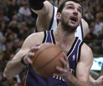 Πραγματικοί «βασιλιάδες» οι Σακραμέντο επικράτησαν των Μάβερικς με 126-124