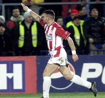 Και ο Λάμπρος Χούτος νοκ άουτ από το ματς του Ολυμπιακού με την Προοδευτική