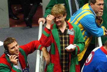 Η κερδοσκοπία ευθύνεται για το ράλι του πετρελαίου, εκτιμά η Κομισιόν