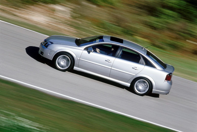 Νέος δίλιτρος κινητήρας 175 ίππων για το Opel Vectra GTS στη Γενεύη