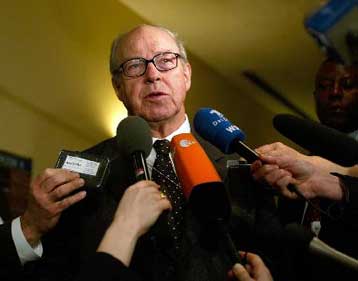«Μέτρια» τα μέτρα του Ιράκ για τον αφοπλισμό του, αναφέρει σε νέα έκθεση ο Χανς Μπλιξ