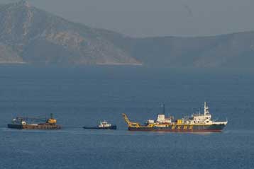 Ανασύρθηκαν τα τελευταία συντρίμμια του μοιραίου ελικοπτέρου του ΕΚΑΒ