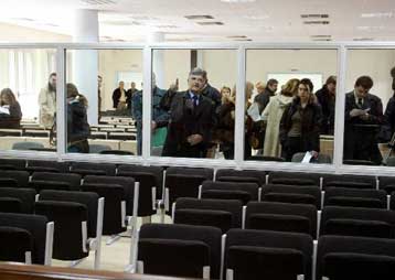 Ενοχλημένος ο υπουργός Δικαιοσύνης για τα περί ευθύνης του στο θέμα του γυάλινου κλωβού