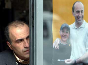 Στις κάλπες προσέρχονται εκ νέου οι πολίτες της Αρμενίας για την ανάδειξη προέδρου