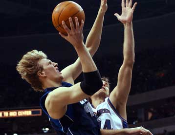 Νίκη των Μάβερικς επί των Νετς με σπουδαίες εμφανίσεις από Νοβίτσκι και Στιβ Νας