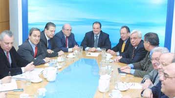 Για αδιέξοδη οικονομική πολιτική κατηγορεί την κυβέρνηση η Νέα Δημοκρατία