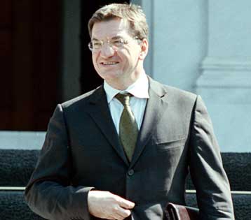 Το ν/σ για την αξιολόγηση ΑΕΙ και ΤΕΙ συζήτησαν Σημίτης και Ευθυμίου