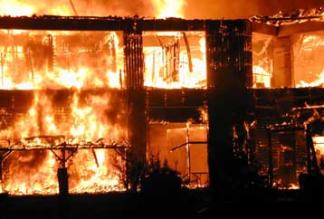 Πυρκαγιά κατέστρεψε ολοσχερώς το νέο αθλητικό κέντρο της Ξάνθης